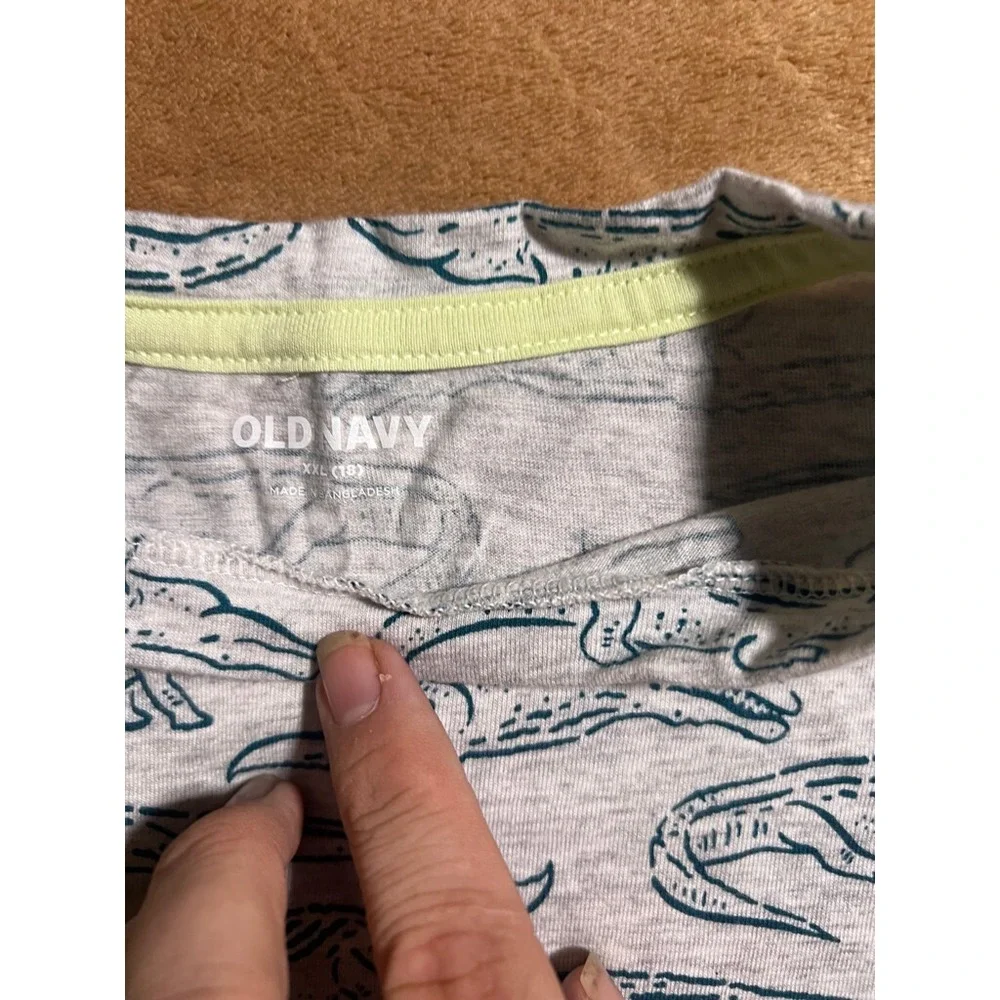 Old Navy Boy XXL (18) Gray Green‎ Crocodile Crew Neck Short Sleeve Casual Shirt